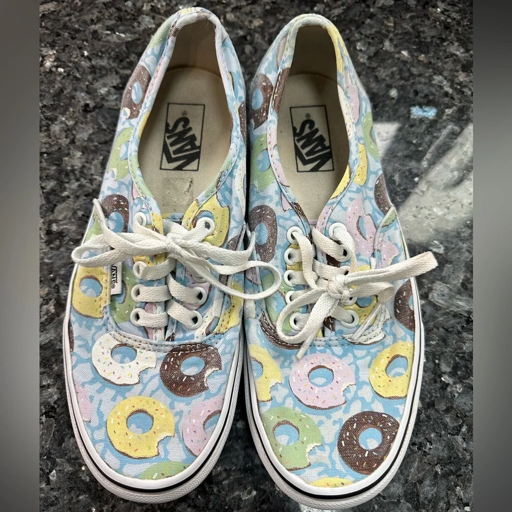 VANS RARE Authentic Donuts Munchies Sprinkles Shoes Size 7.5 Men's 9 Women's